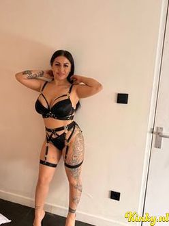 ella-escort-via-kinky-68e3958d4884f30013e8af6b