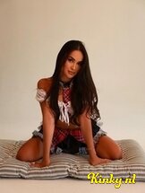 madina-prive-ontvangst-via-kinky-68935d466f455c0013d0a90b