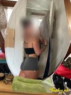 roosje-virtual-sex-via-kinky-67f8ce05b04b8d00132d5c16