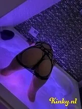 lolita-escort-via-kinky-6810b5369e10cc00134408b7