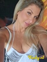 Gabi - Geile blonde laat jou heerlijk spuiten