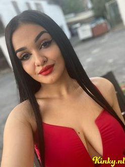 aisha-escort-via-kinky-68f68850665fb20013632e82