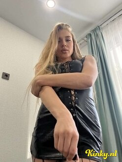 mistress-sia-bdsm-via-kinky-6810ef7a9e10cc0013440925
