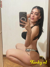 abril-escort-via-kinky-681a9d9d43e4b9001386a266