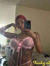 novva-escort-via-kinky-68daa88e4884f30013e8a6ea