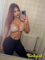 Gia - English speaking Colombian Party babe
