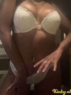 kayla-erotische-massage-via-kinky-6915eb3d2ae1c700122304e8