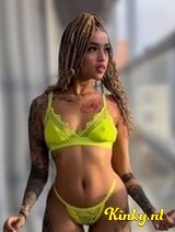 Emi - happy / Hot Girl - 100 LATINA . Party complaciente