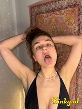 chloe-virtual-sex-via-kinky-692edd191d2a780013f73fc4