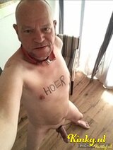 Tim - Naakt aangelijnde slaaf