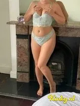 roxanne-erotische-massage-via-kinky-68370aa94783f70013b0dab6