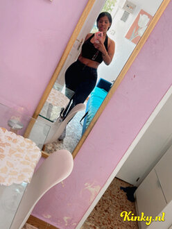 perla-erotische-massage-via-kinky-68a3a3cf96f0c8001370ca31
