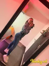 Evelyn - New in your town