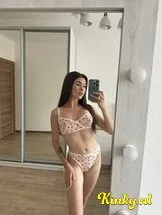 trisha-virtual-sex-via-kinky-68592be243e4b90013870701