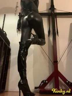 meesteres-mila-bdsm-via-kinky-698b0f8d5ad4990013515eb5