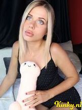 nicolejean-virtual-sex-via-kinky-68b8f49c939e3f001356924e