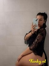 Victoria - A sexy and curious girl, new to NL.