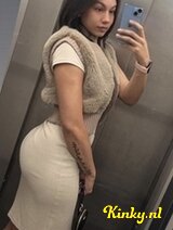 Victoria - A sexy and curious girl, new to NL.