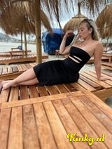 Vanessa - I love deep sucking very wet vagina