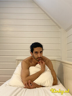 arash-escort-via-kinky-687665744783f70013b1420e