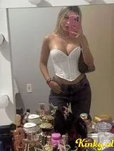 juliana-prive-ontvangst-via-kinky-68dab88ef6c6eb0013e5eedb