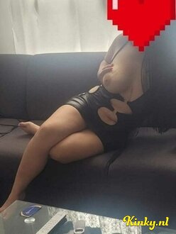 emma-erotische-massage-via-kinky-687e4aab375bfd00131934ae