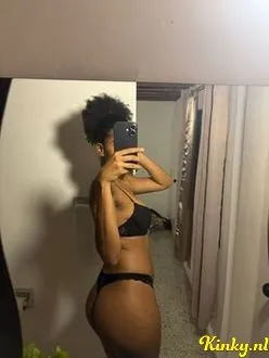 sofía-virtual-sex-via-kinky-68ade2df7266d20013b95f00