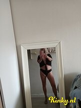 merlina-escort-via-kinky-688cd51f43e4b90013875e8b