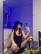 lola-virtual-sex-via-kinky-6886c3b89e10cc001344cdb2