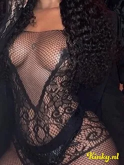 perla-erotische-massage-via-kinky-688b6160375bfd0013194c30