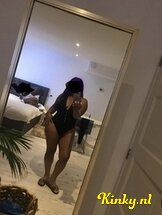 nelly-erotische-massage-via-kinky-689b1eb6237f7f0013f306aa