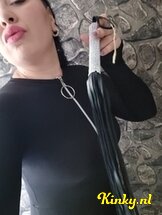 lory-bdsm-via-kinky-689b768e1ea34700135d2f5c
