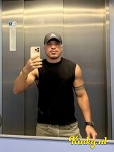 victor-escort-via-kinky-689f21331ea34700135d346b