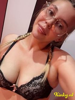 alexandra-virtual-sex-via-kinky-69789cf0700a7c0013be49ee