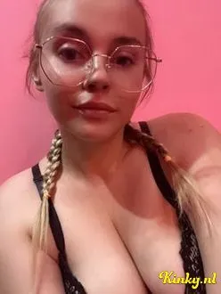 alexandra-virtual-sex-via-kinky-69789cf011aba90014035474