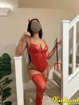 leya-bdsm-via-kinky-692713edc7a22f00137d6a96