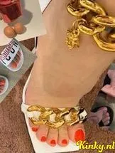 leya-bdsm-via-kinky-68b59563aab67a001352575e