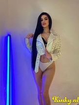 selena-escort-via-kinky-68adbf7096f0c8001370d76e