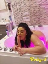 Lara - Hot girl squirt 100%