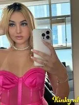 kitty-prive-ontvangst-via-kinky-68ee2d8755988d00133102f7