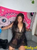 Lucia - Zeer hete brunette online
