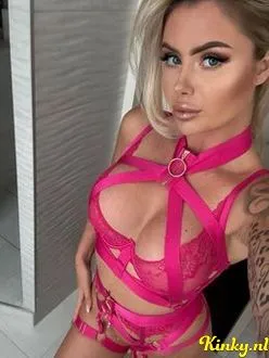 desiré-virtual-sex-via-kinky-691c8a35f044d900134e5d50