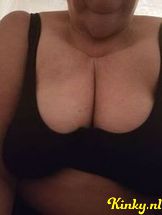 anouk-virtual-sex-via-kinky-68c1595f4884f30013e88242