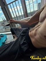 Leonidas - Straight guy only into clean women and love