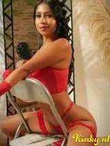 Sasha - young Colombian woman new to the city