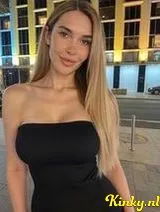 Melania - new girl in your town)