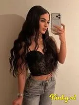 inaya-prive-ontvangst-via-kinky-698fee5b8eda7f0013ca9260