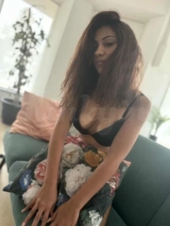 melinta-escort-via-kinky-68dbd5fdf2706a00138dcec2