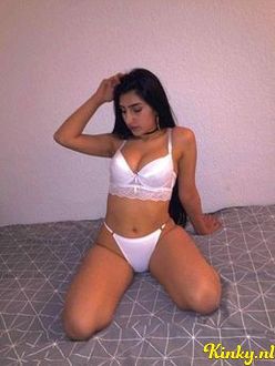 morena-escort-via-kinky-68d492e4c6c1e00013daa1b7