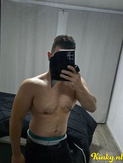 valentino-escort-via-kinky-68d58ed9f2706a00138dc893